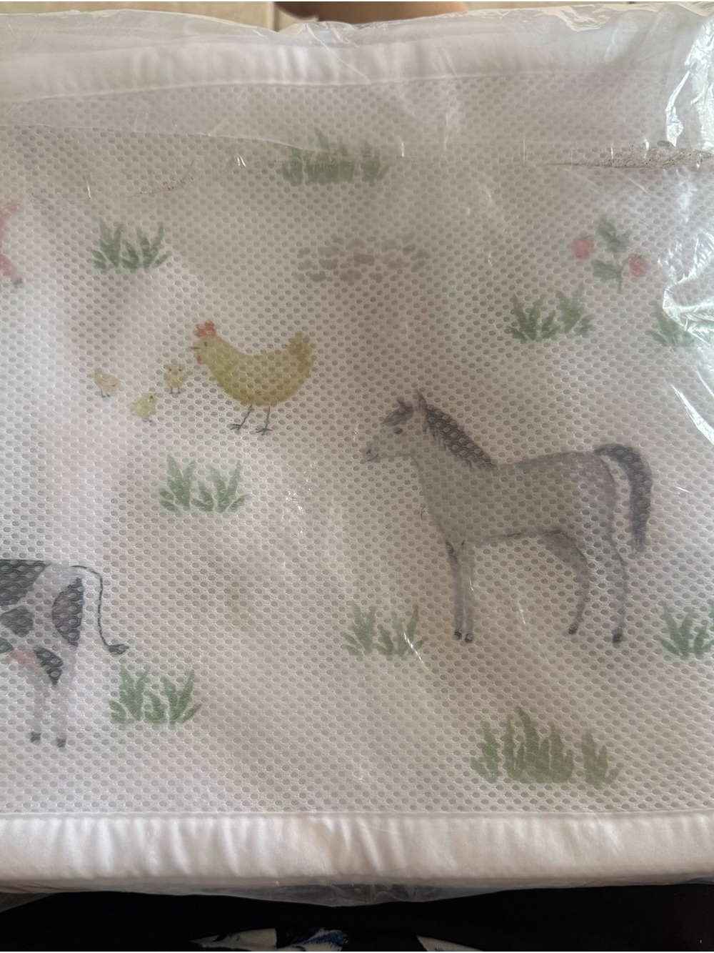 Sweet Jojo   BreathableBaby 2-Piece Breathable Mesh Crib Liner Set (farm animal